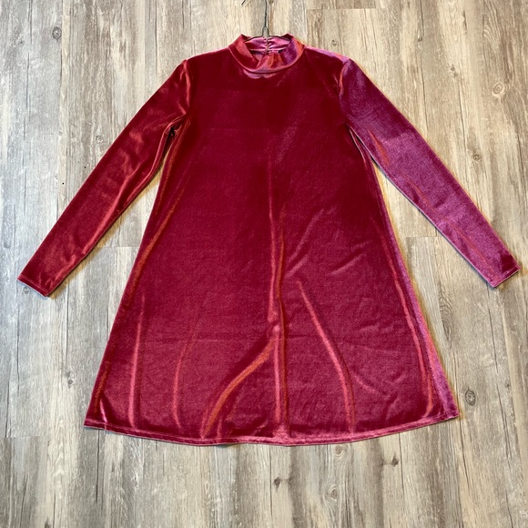 Red velvet dress - Picture 6 of 7